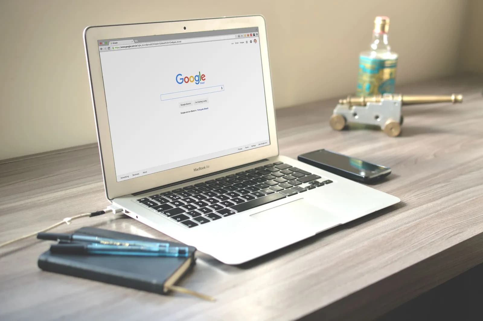 Close-up of a typewriter typing 'Google Core Update' on paper, symbolizing digital advancement.