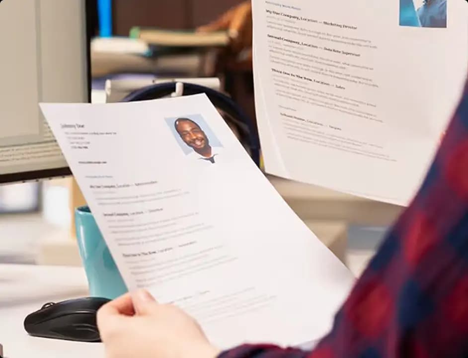 A recruiter reviewing a candidate's résumé