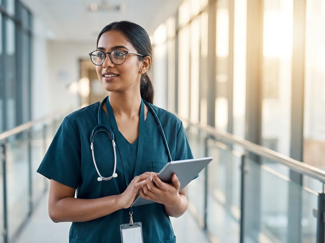 Healthcare cloud migration planning with a clinical and IT team meeting